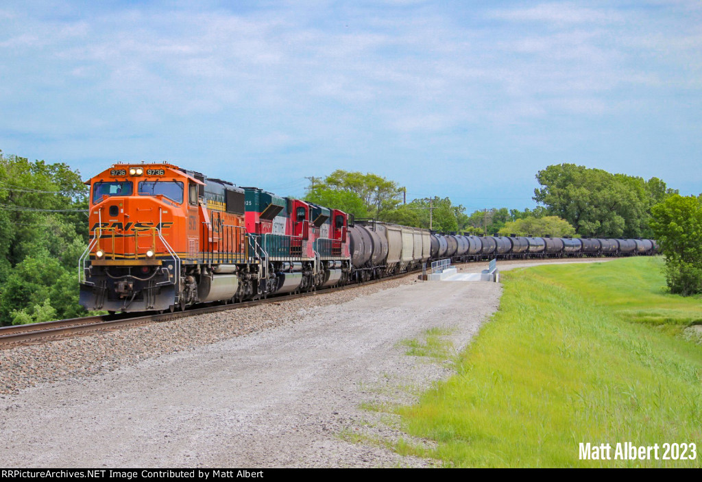 BNSF 9736 rounding the curve with U-SIOBAR around noon on Friday